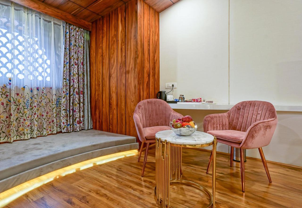 Hotel Snowland, Srinagar Dış mekan fotoğraf